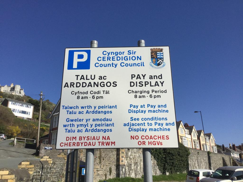 Cardigan Bay Self Catering Accommodation アベリストウィス エクステリア 写真